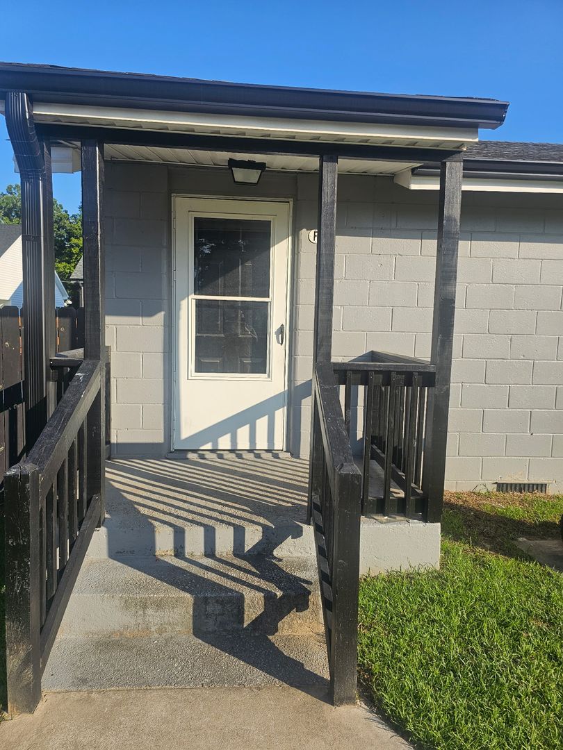 Wilson Apartment: 719 Black Creek Road Southeast