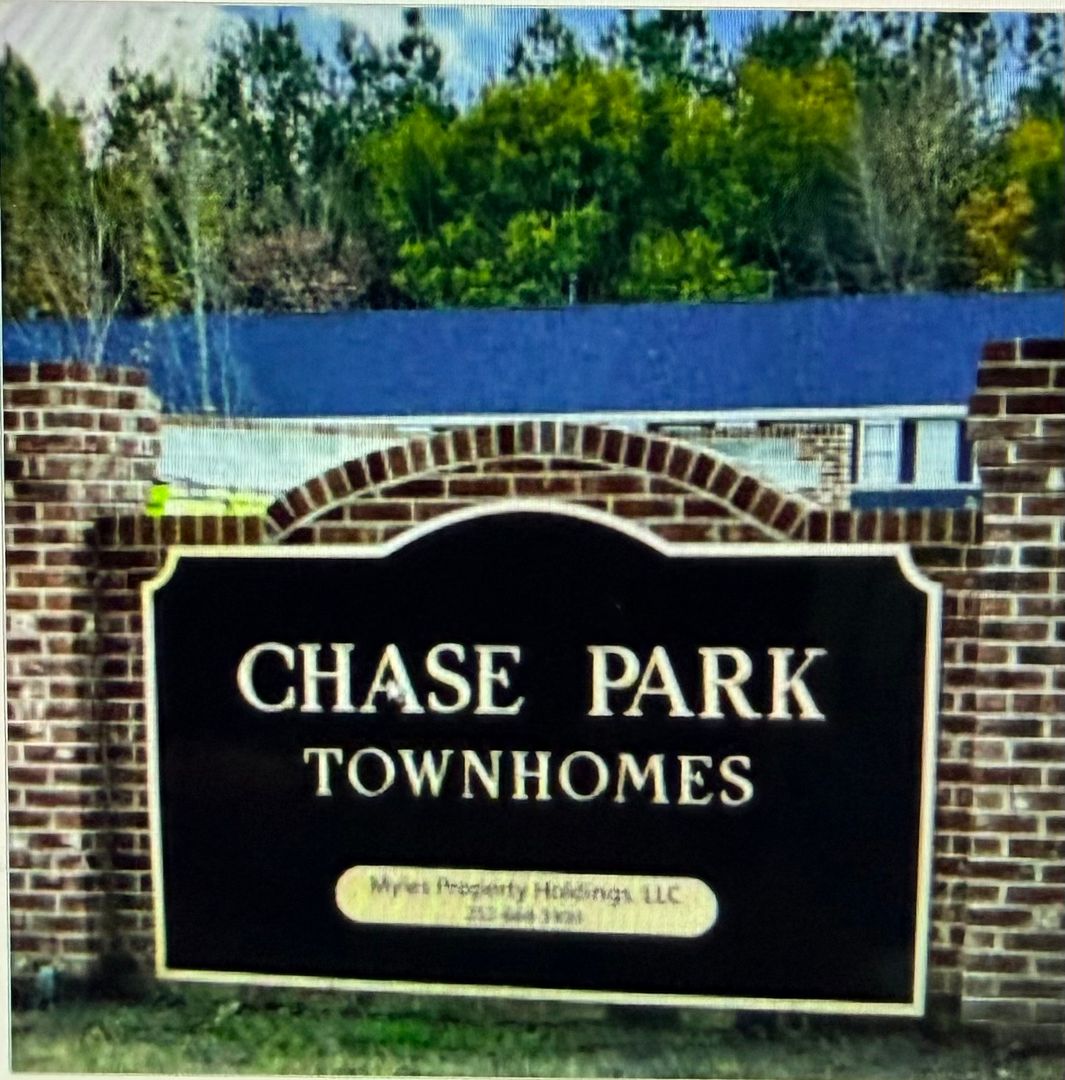 Wilson Apartment: 3804 Chase Road Northwest