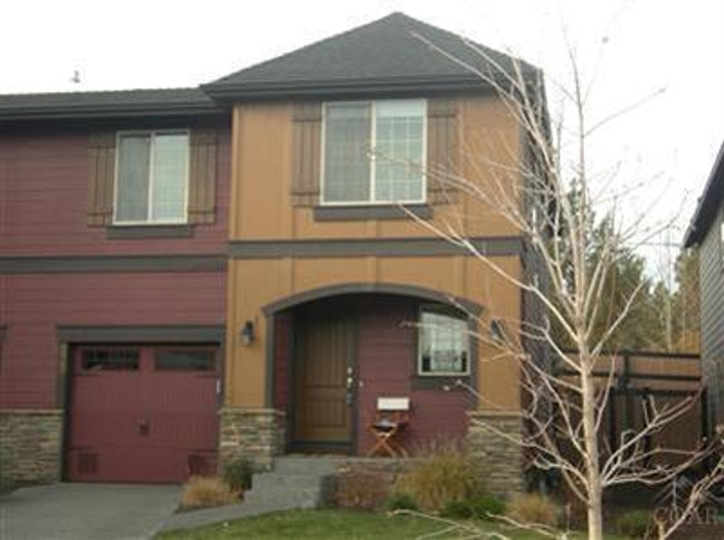 2 story townhome close to trails!
