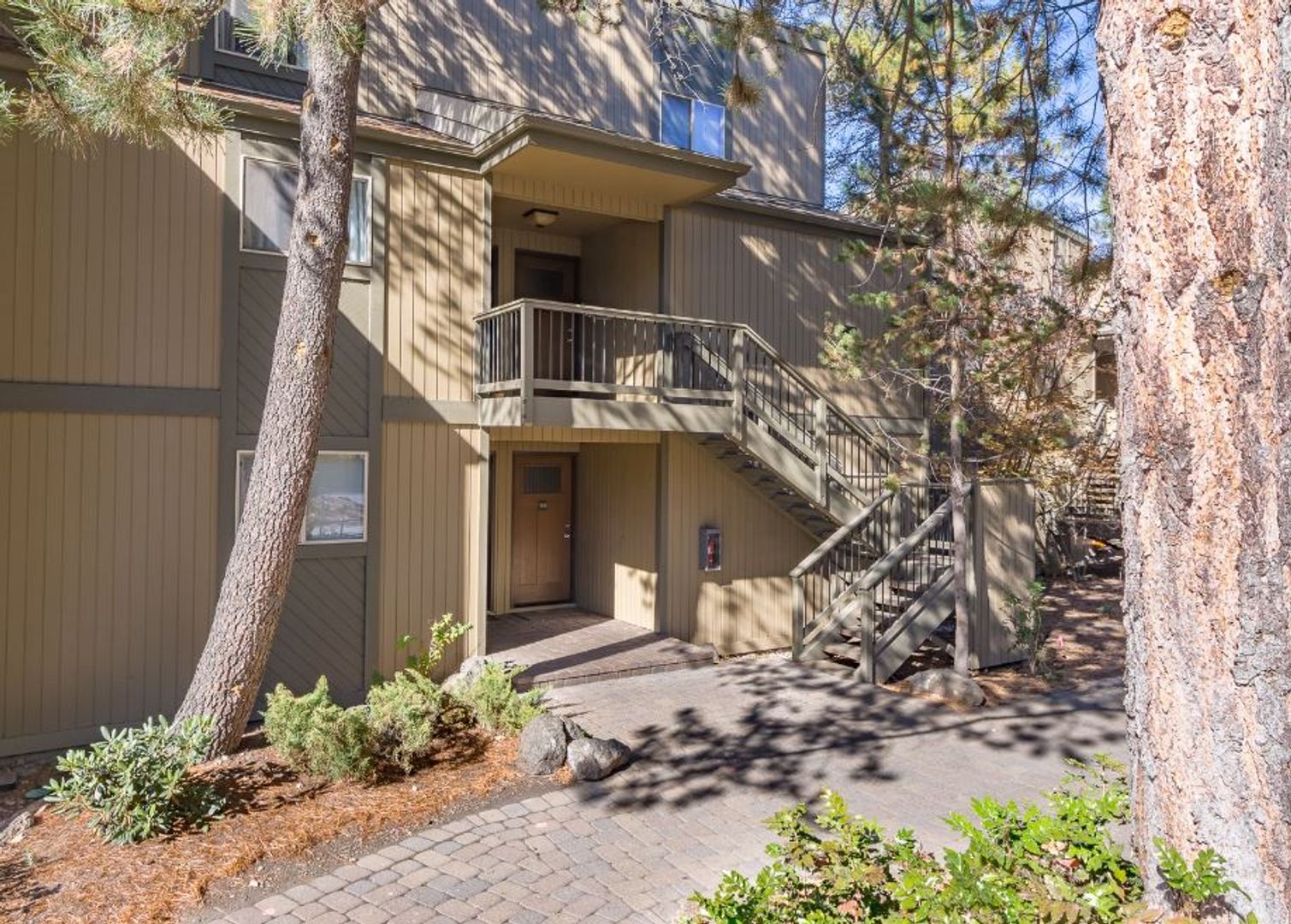 Bend Apartment: 19717 SW Mt. Bachelor Village