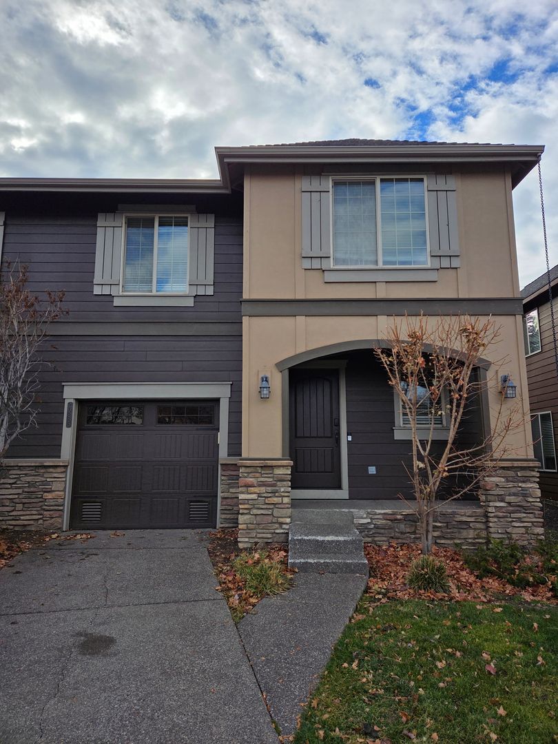 Bend Townhome: 20285 Schaeffer Drive