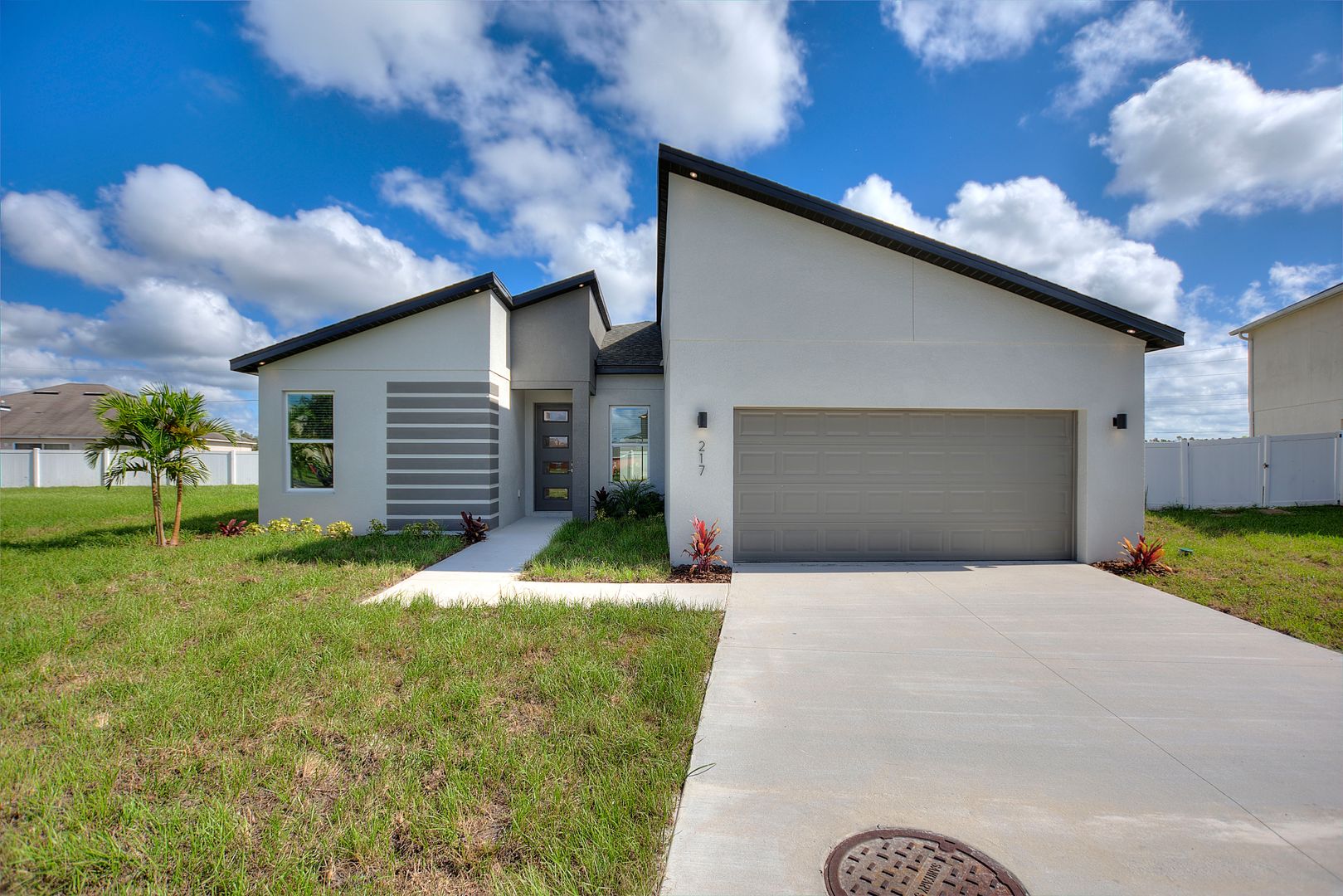 Poinciana House: 217 Cimarron Drive