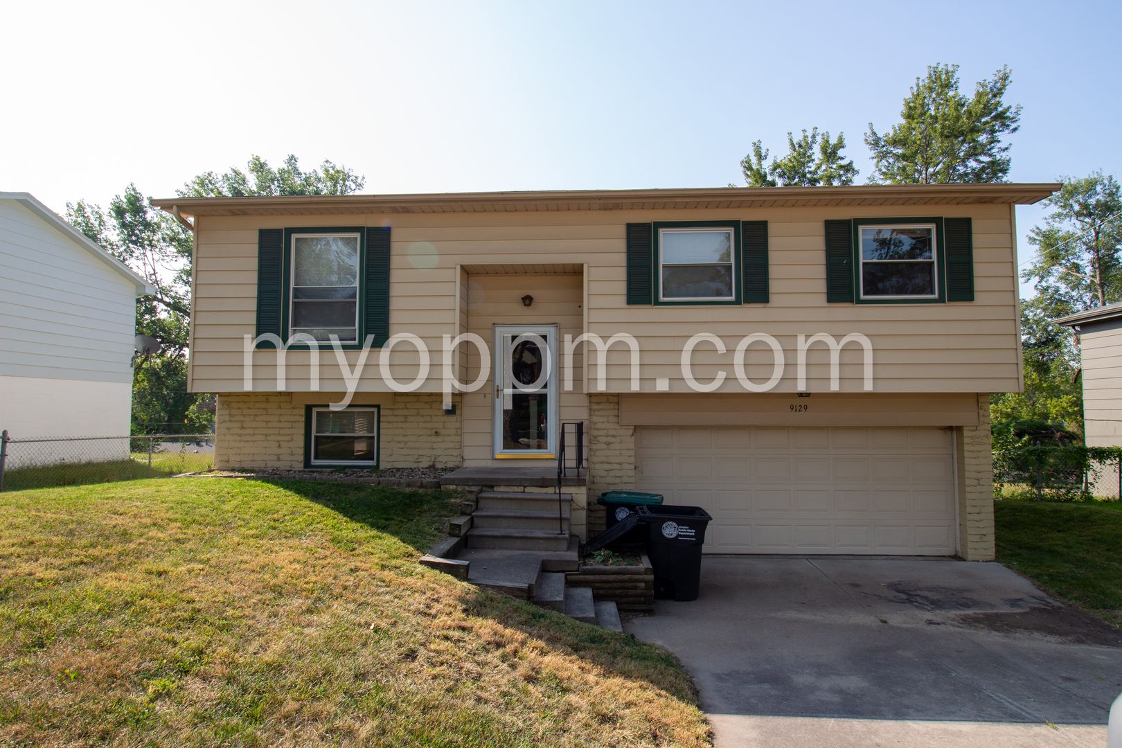 Omaha House: 9129 Grand Ave