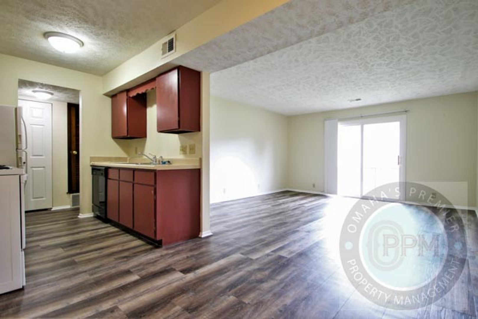 Bellevue Apartment: 818 Lincoln Rd