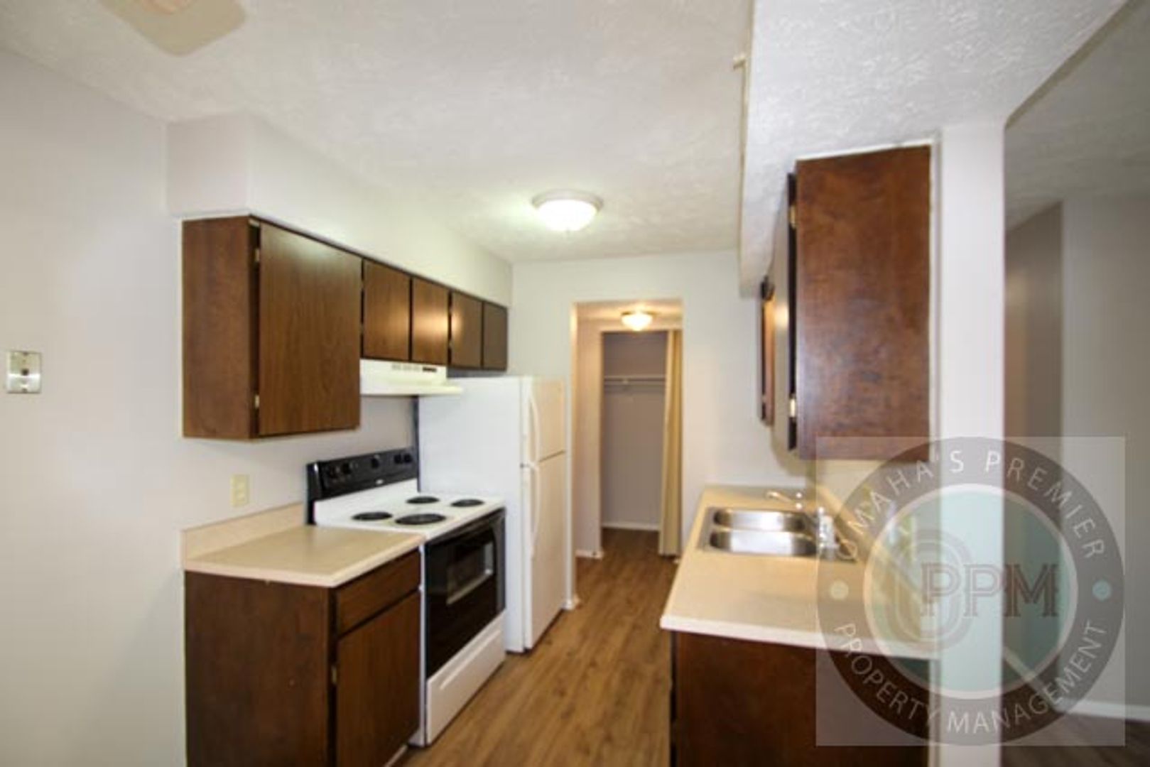 Bellevue Apartment: 818 Lincoln Rd