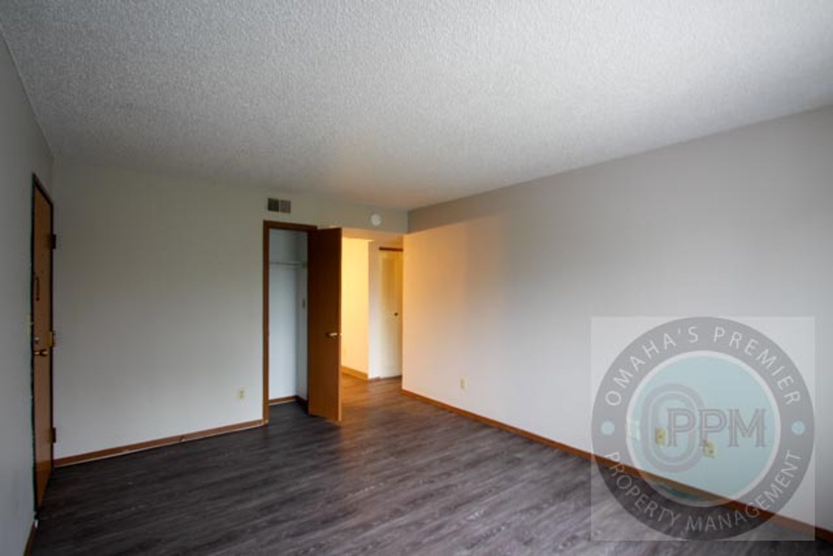 Bennington Apartment: 15605 N 4th St