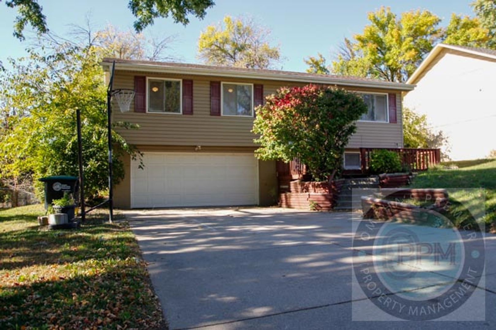 Omaha House: 1606 N 107th Ave