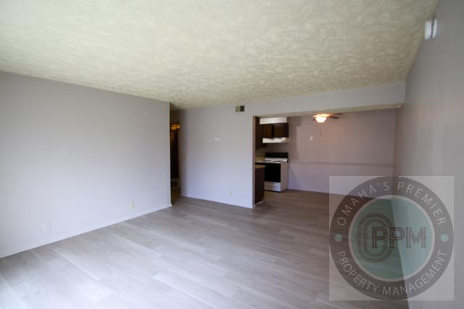 Bellevue Apartment: 818 Lincoln Rd