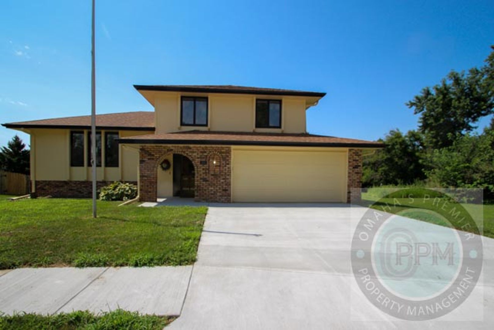 Omaha House: 5614 N 116 Ave Circle