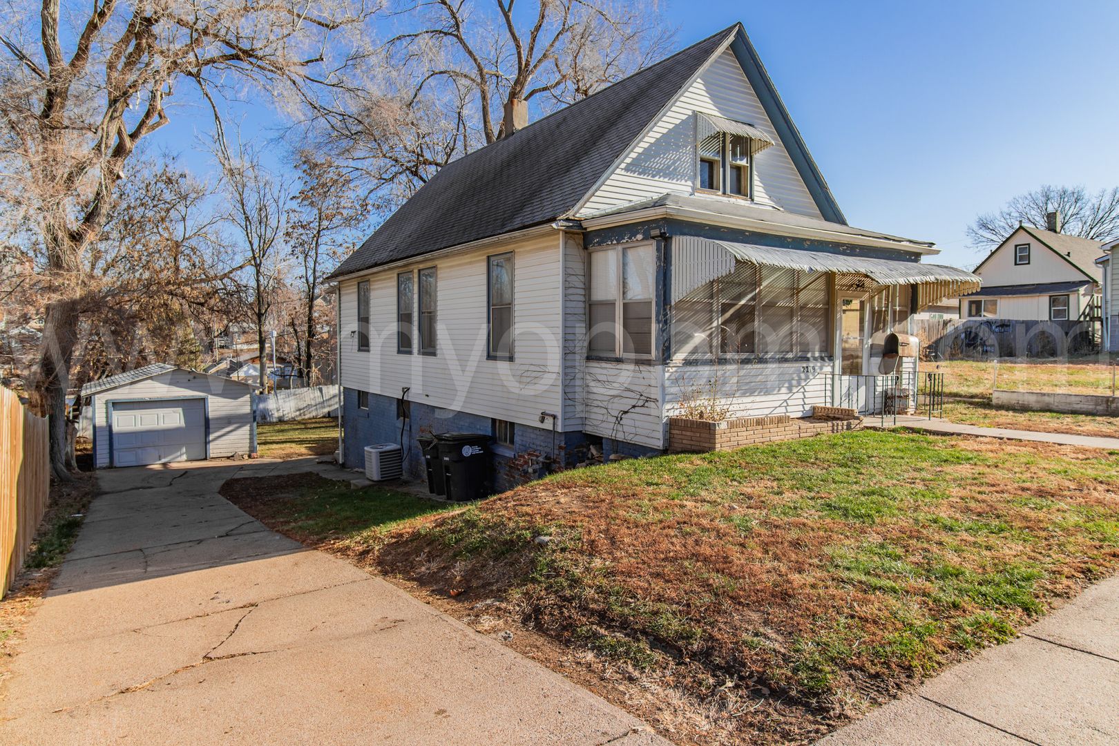 Omaha House: 2219 S 14th St