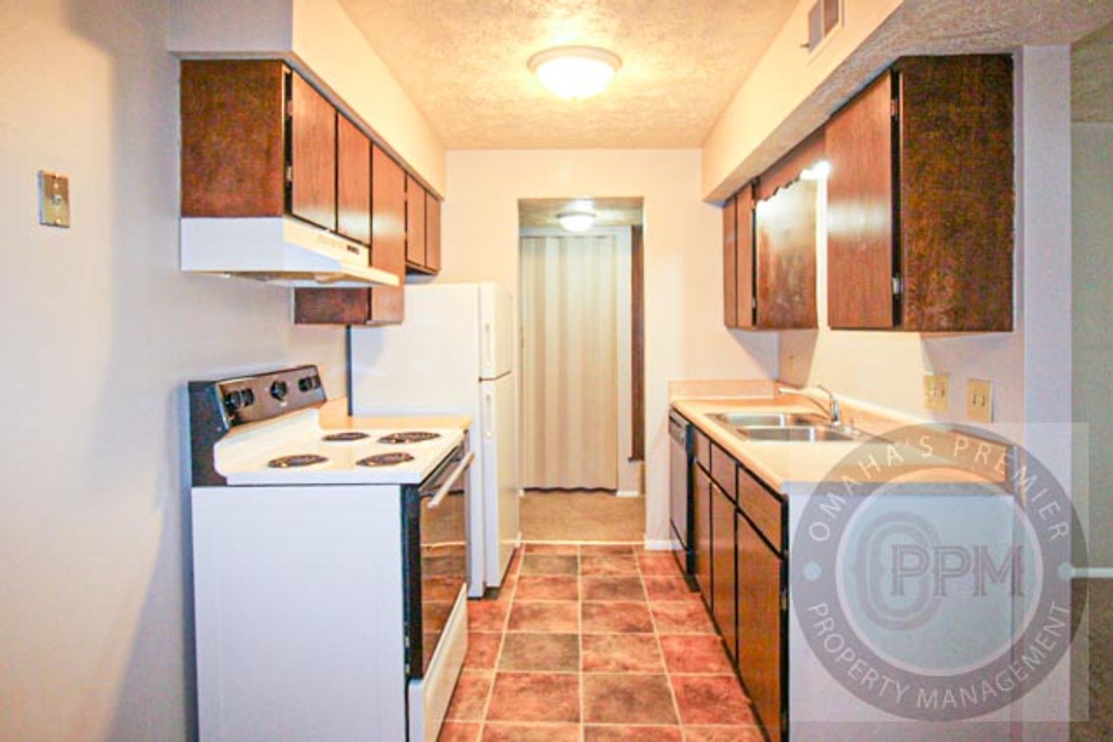 Bellevue Apartment: 818 Lincoln Rd
