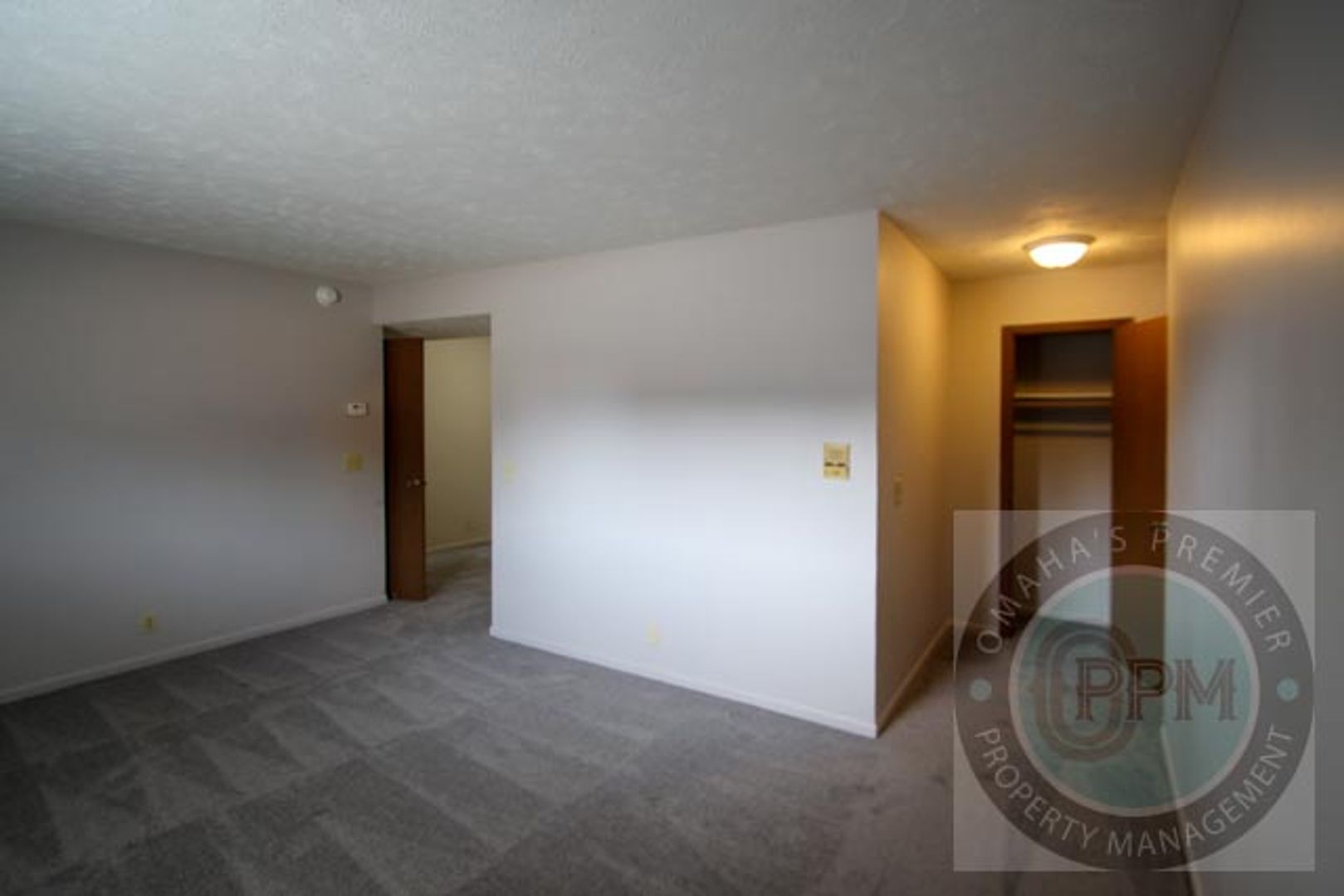 Omaha Apartment: 2903 N 76th St