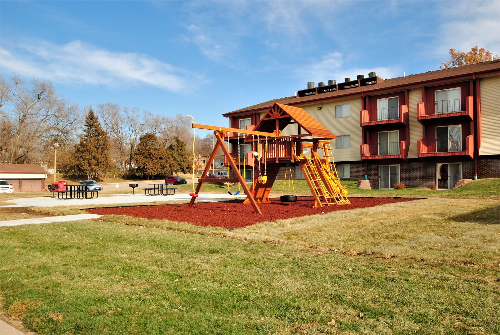 Bellevue Apartment: 818 Lincoln Rd