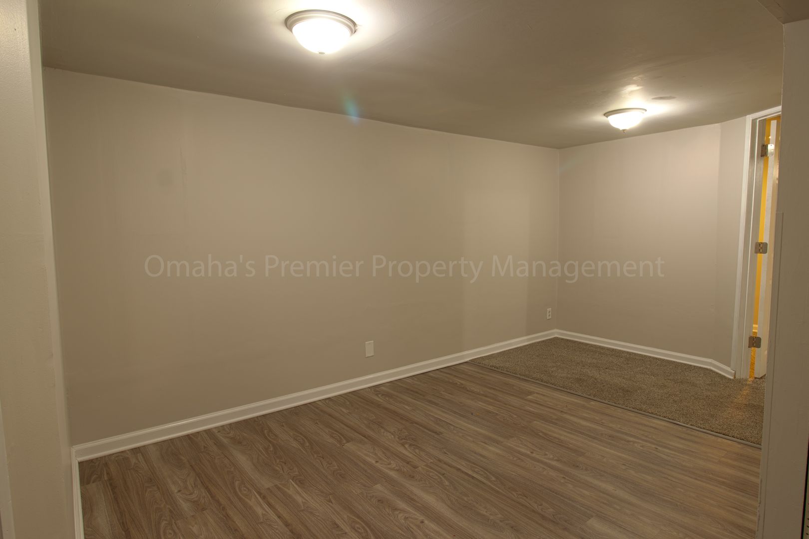 Omaha Apartment: 4414 Curtis Ave