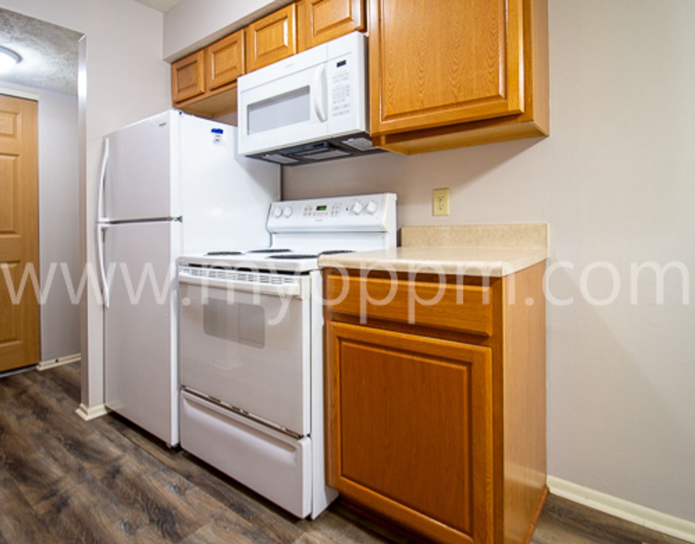 Bellevue Apartment: 818 Lincoln Rd