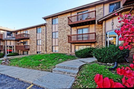 Spacious 1 Bedroom / 1 Bathroom | 72 & Blondo – photo 1