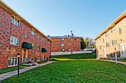 Garden Level 2 Bedroom Apartment | 72nd & Blondo – photo 1