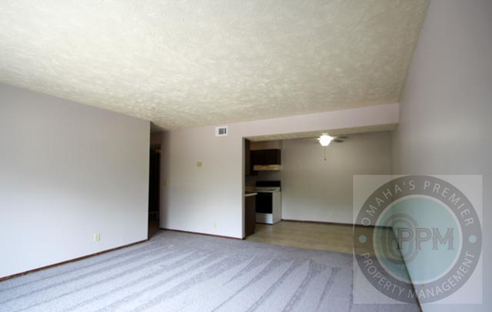 Bellevue Apartment: 818 Lincoln Rd