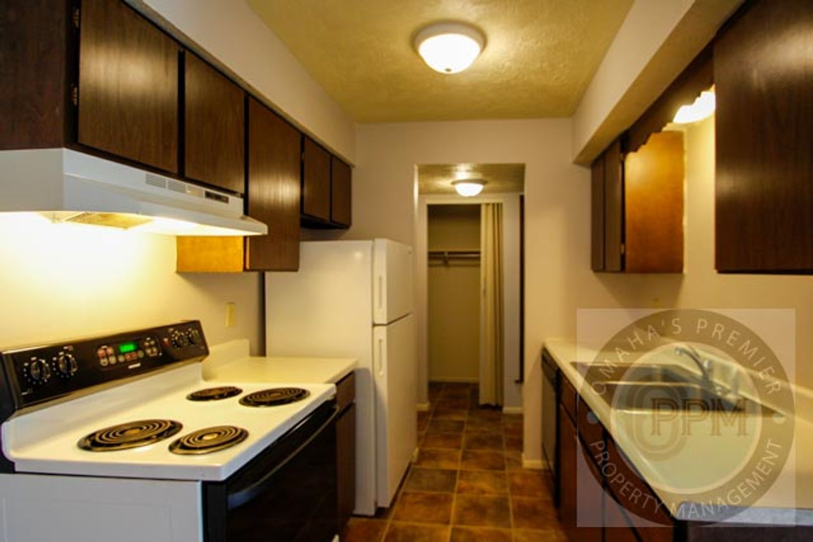 Bellevue Apartment: 818 Lincoln Rd