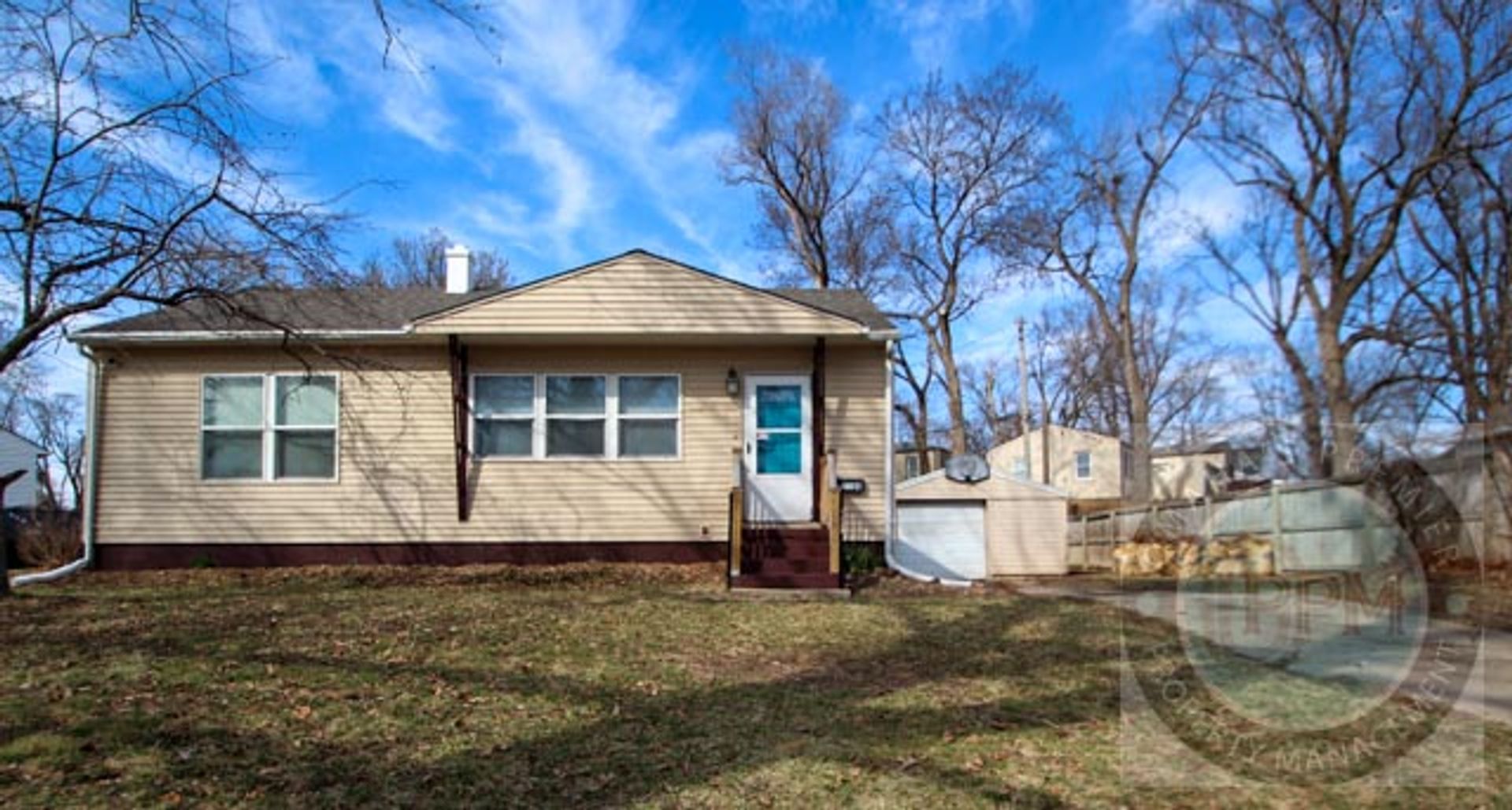 Omaha House: 7704 Webster St