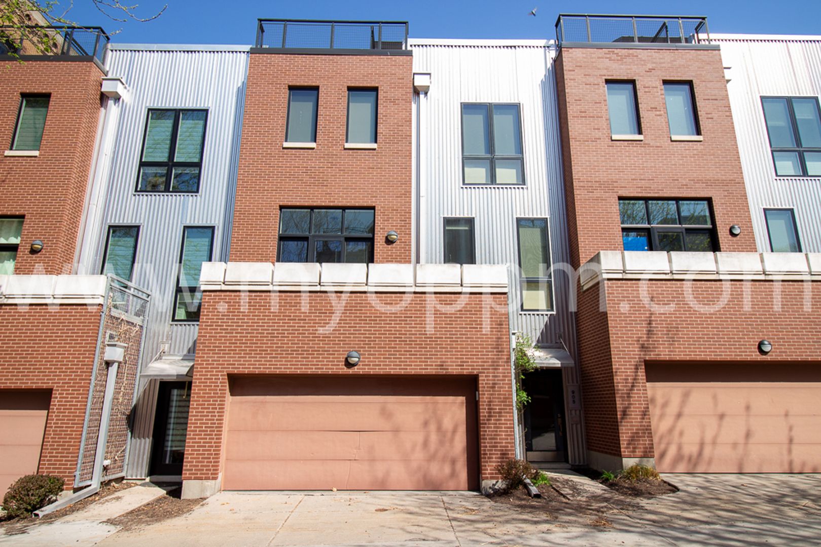 Omaha Townhome: 905 S 10th Ct