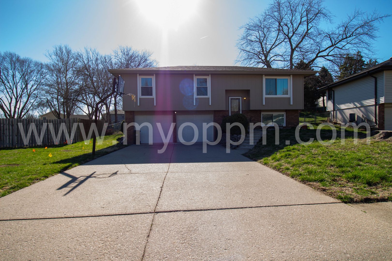 Omaha House: 6711 S 75th Ave