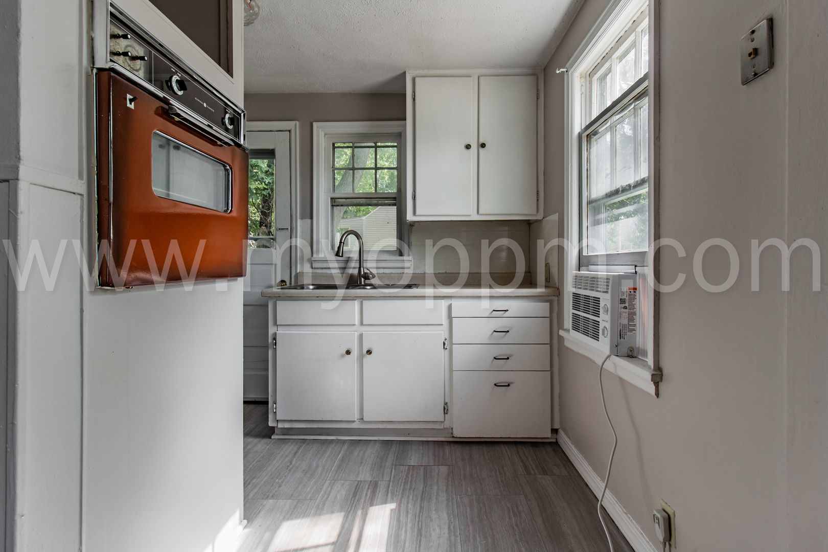 Bellevue House: 9 Martinview RD
