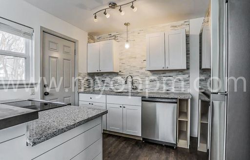 Updated 2 Bedroom Duplex | Joslyn Castle – photo 1
