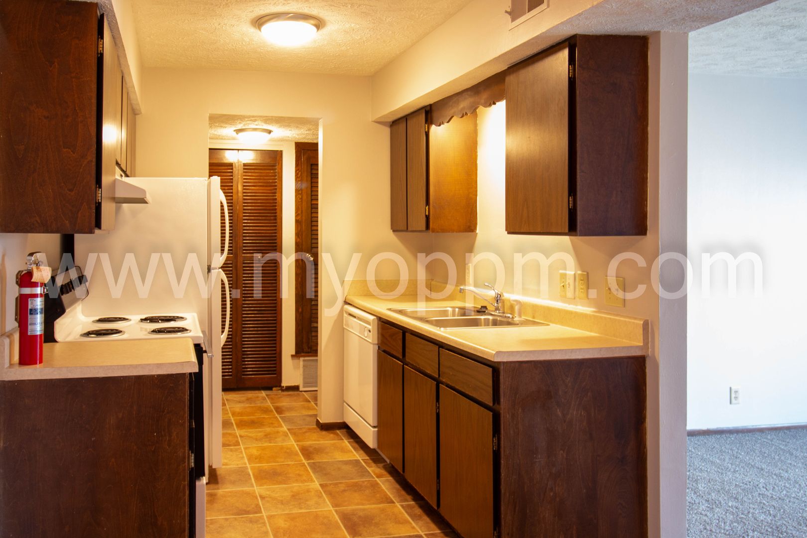 Bellevue Apartment: 818 Lincoln Rd