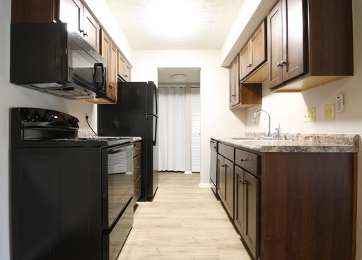 Spacious 2 Bd/1 Ba Apartment | Cornhusker Creek Apartments – photo 1