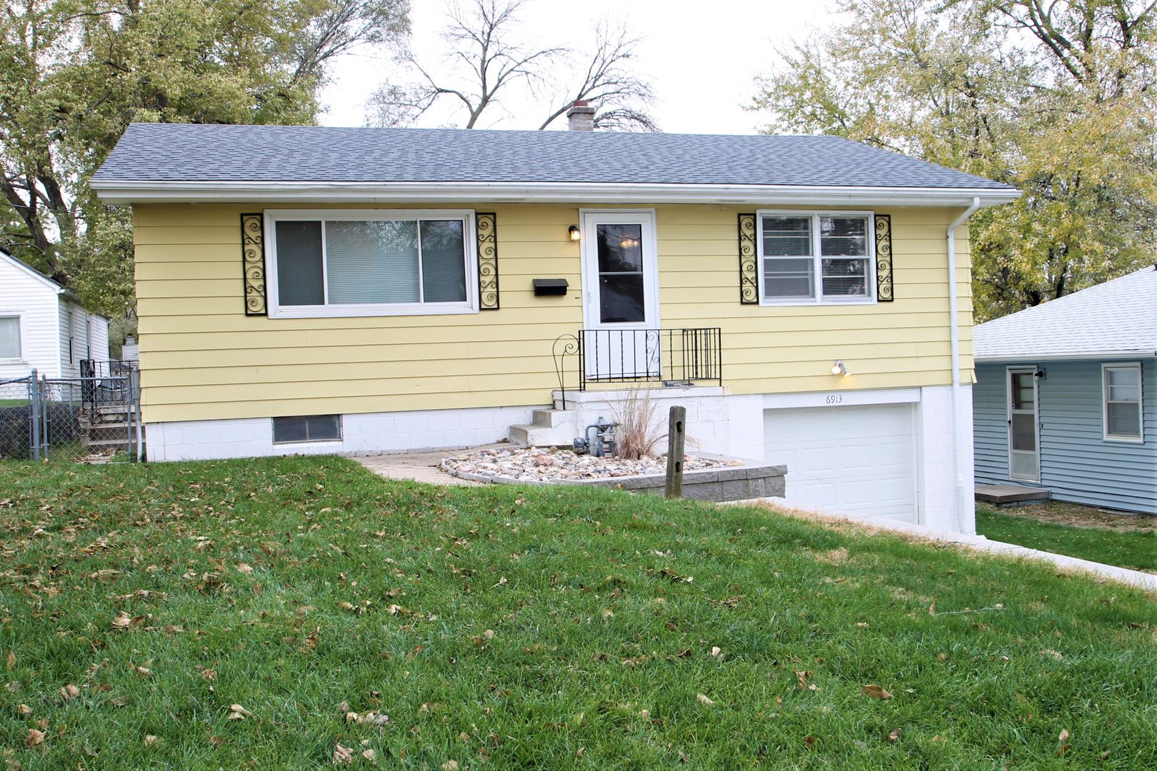 Omaha House: 6913 Bedford Ave