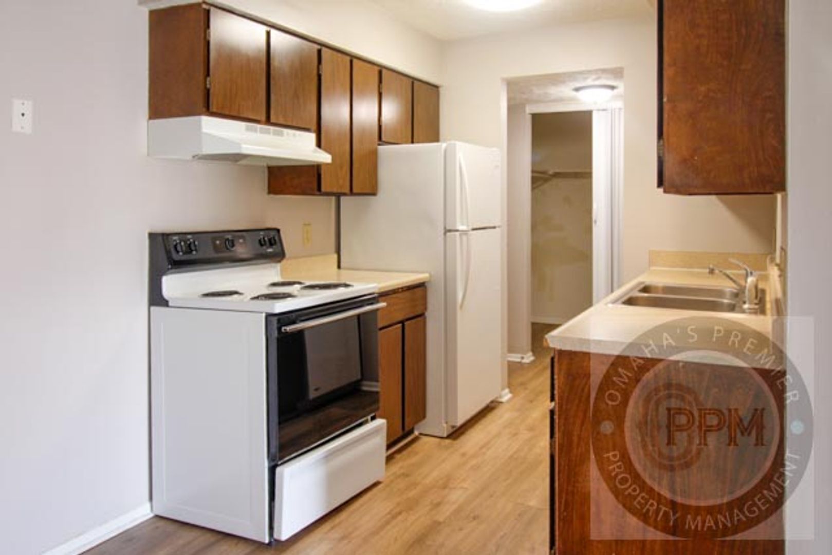 Bellevue Apartment: 818 Lincoln Rd