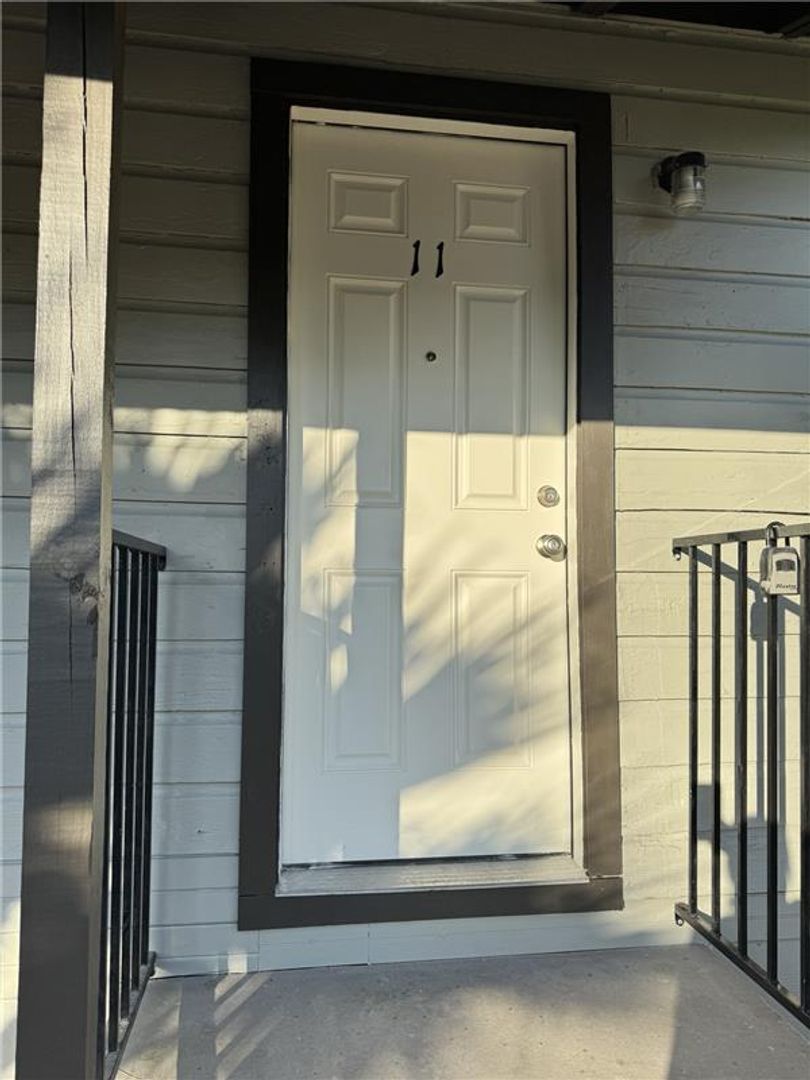 Balcones Heights Apartment: 520 Gentleman Rd #1 - 28