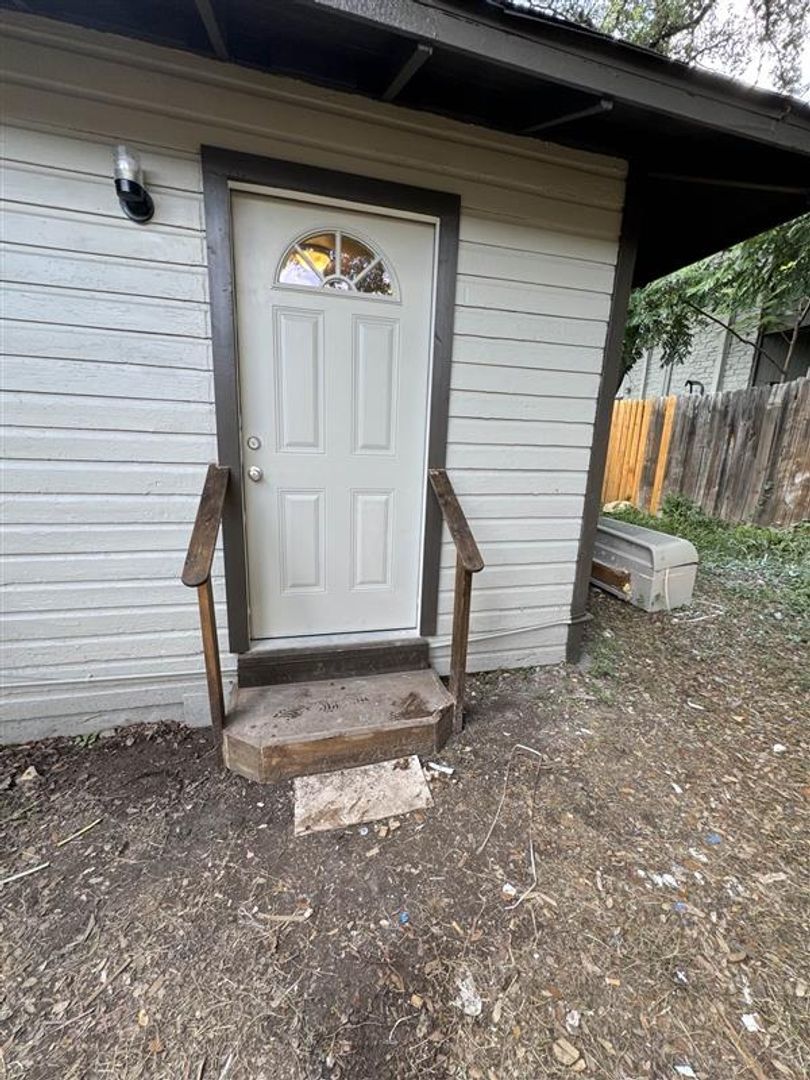 Balcones Heights Apartment: 520 Gentleman Rd #1 - 28