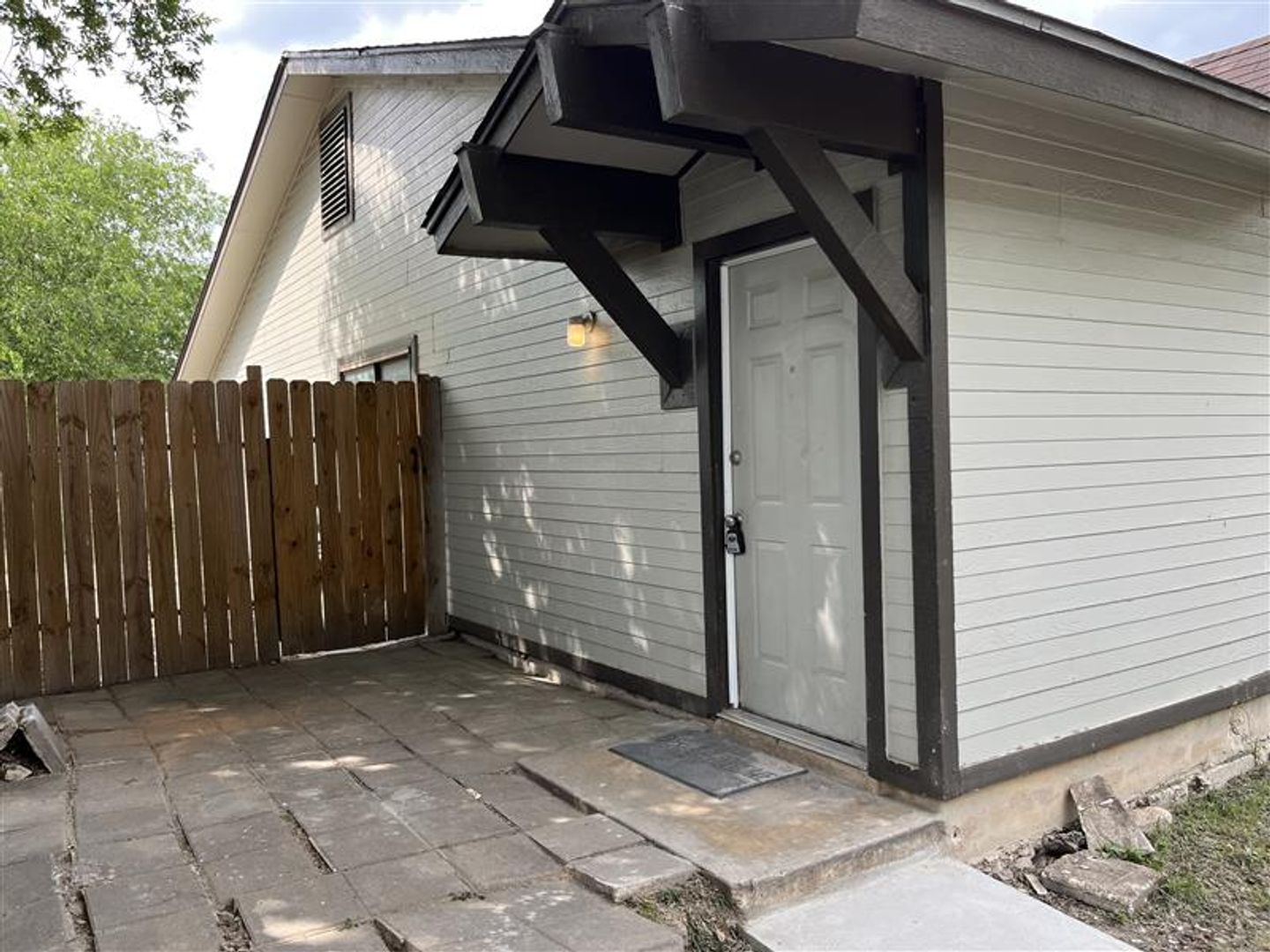 San Antonio House: 1319 Bayou