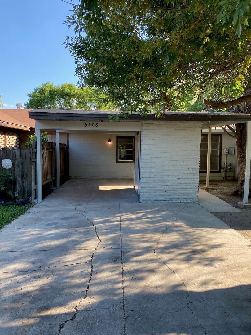 San Antonio House: 5408 Little Creek