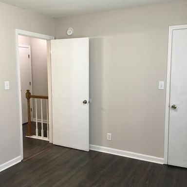 Listing photo thumbnail