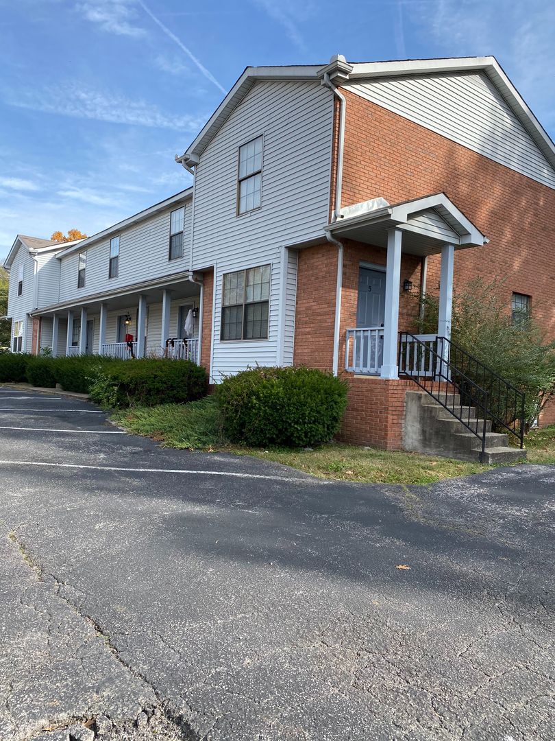 Clarksville Apartment: 1510 W. Knollwood Cir