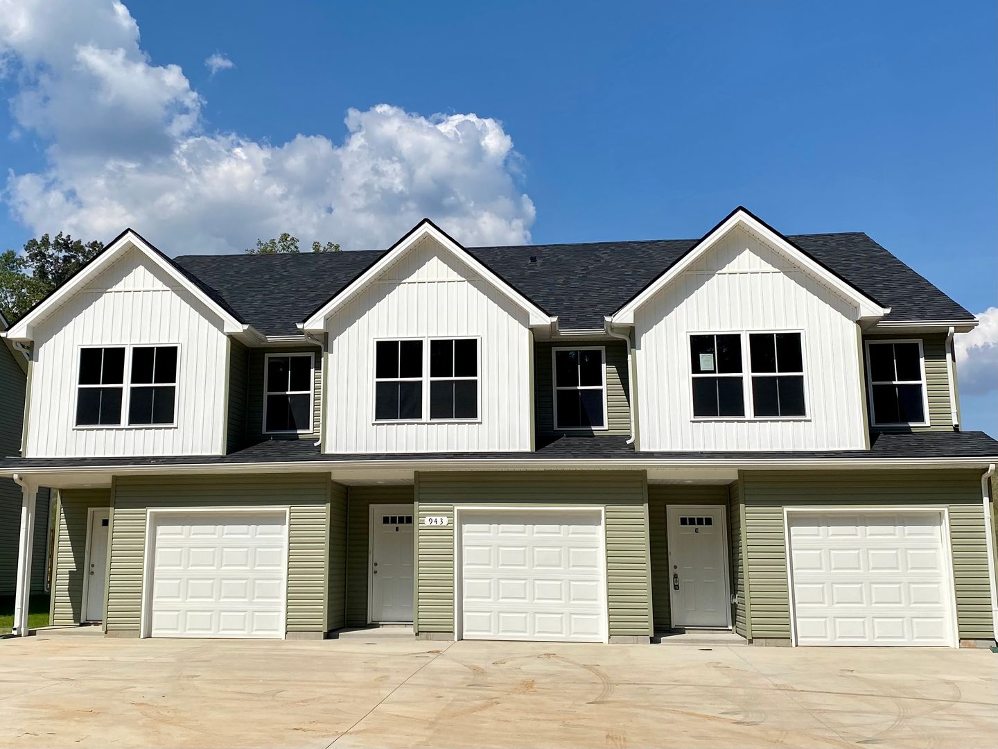 Clarksville Apartment: 943 Center Rd