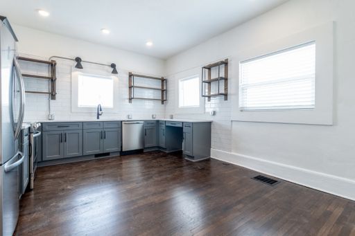 Listing photo thumbnail