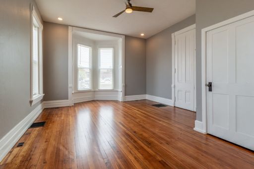 Listing photo thumbnail