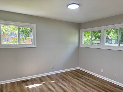 Listing photo thumbnail