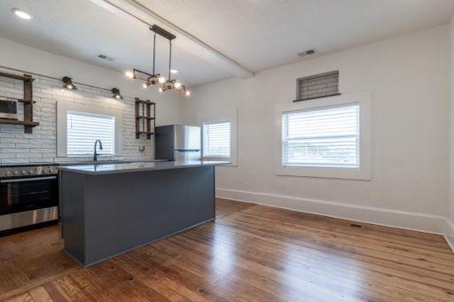 Listing photo thumbnail