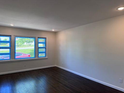Listing photo thumbnail