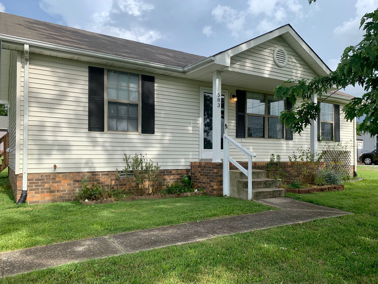 Clarksville House: 583 Cynthia Dr