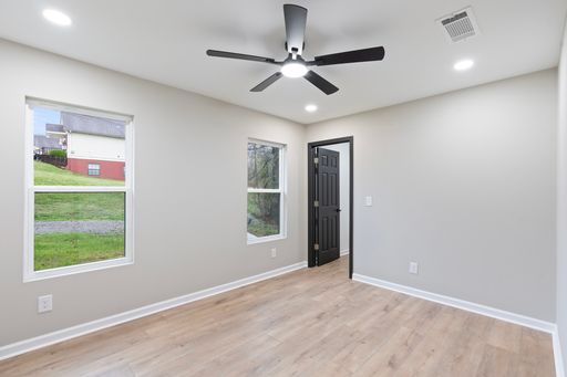 Listing photo thumbnail