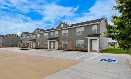 Lovely Townhouse! Convenient Location! 3 Bed, 3.5 Bath! – photo 1