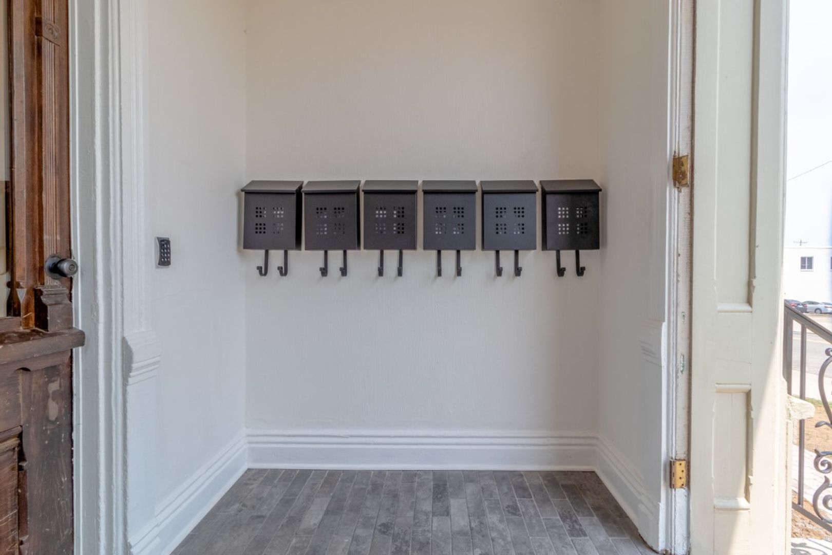 305 Main St 4 of 12