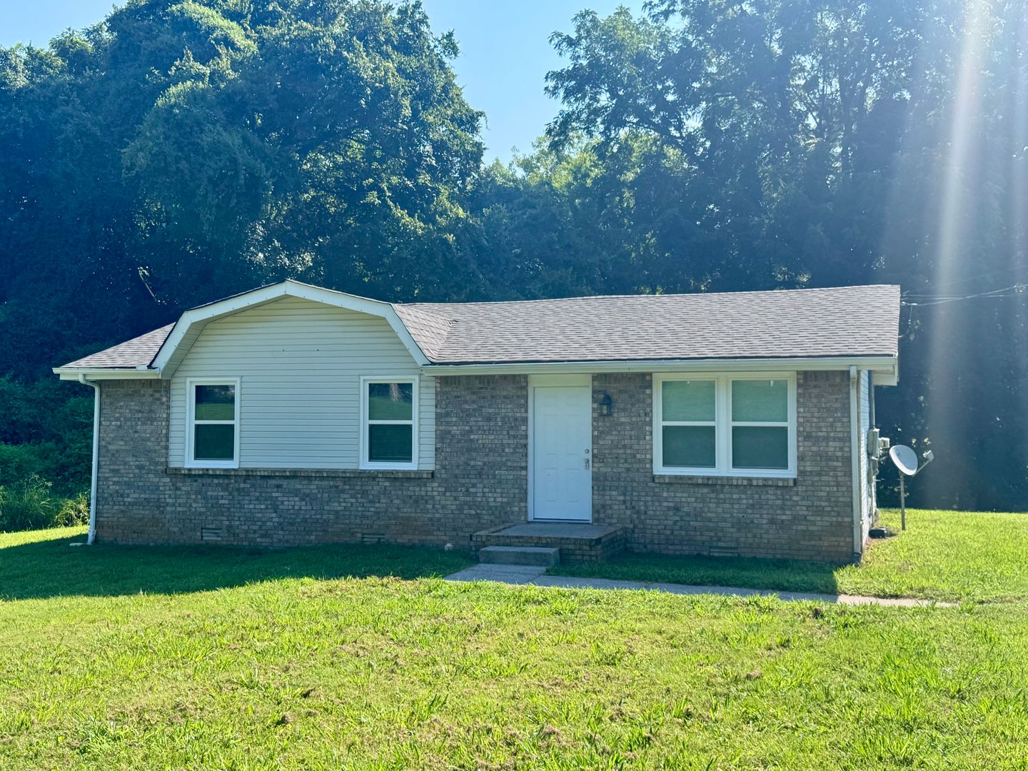 Clarksville House: 2213 Glory Dr