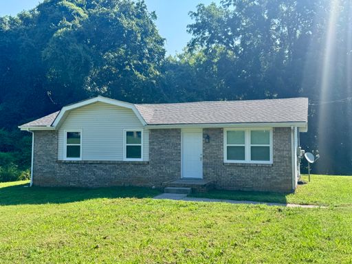 Great location 3 bedroom 1 bath home near St. B! – photo 1
